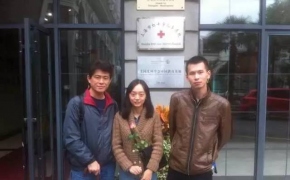 ICU病房的小瑛为何送一朵玫瑰花给她 